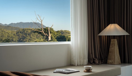 Signature Room, 1 Queen Bed, Partial Ocean View