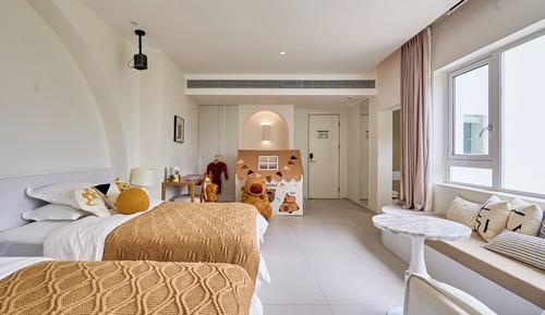 Signature Room, Multiple Beds, Courtyard View
