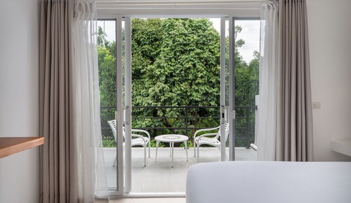 Deluxe Duplex, Pool View