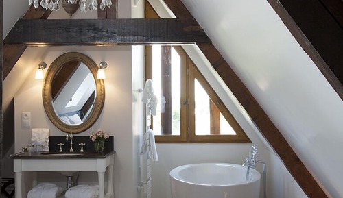 Double Room, Bathtub