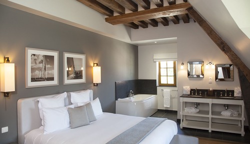 Classic Double Room, 1 King Bed, Private Bathroom