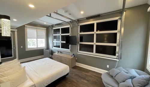 Comfort Room, City View