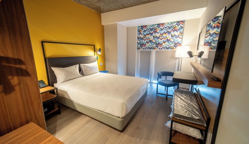 Standard Room, 1 Queen Bed
