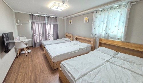 Standard Quadruple Room (non-Korean nationals only)