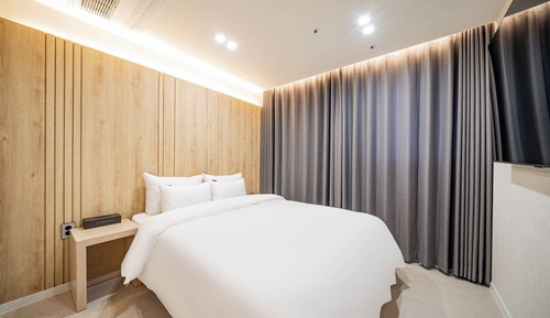 Premium Suite, City View