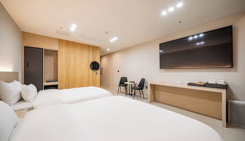 Deluxe Twin Room, City View