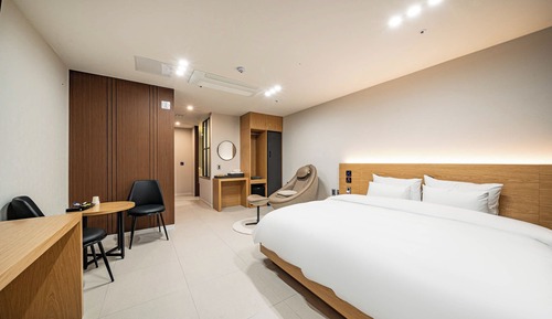 Deluxe Double Room, City View