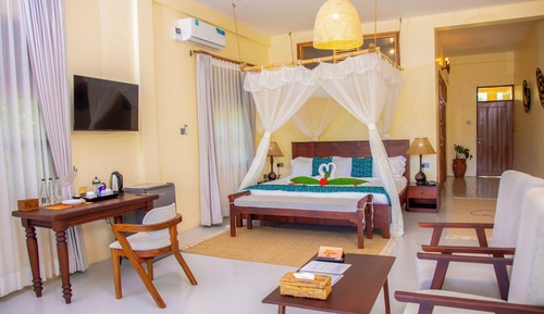 Luxury Double Room, 1 King Bed, Private Bathroom, River View