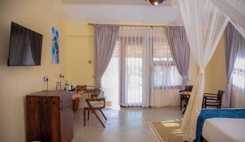 Standard Double Room, 1 Queen Bed, Private Bathroom, River View