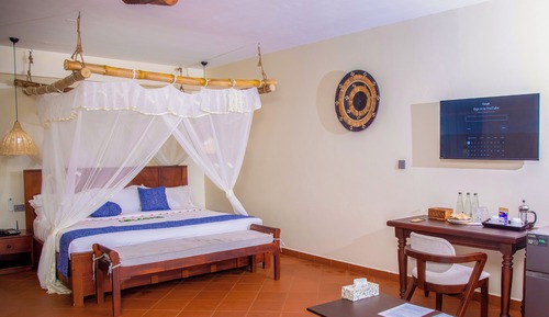 Luxury Double Room, 1 King Bed, Private Bathroom, River View