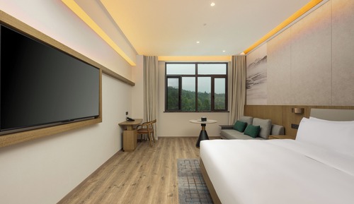 Standard Room, 1 King Bed, Garden View
