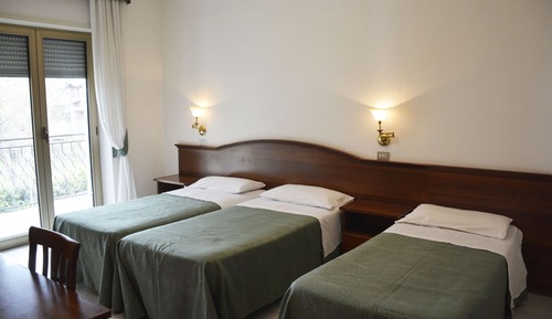 Triple Room, Multiple Beds, Mountain View