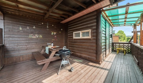 Basic Room, 3 Bedrooms (105 terrace)
