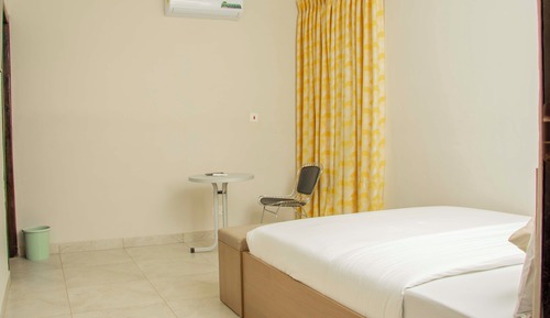 Economy Room, 1 Queen Bed, Pool View