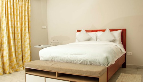 Economy Room, Pool View