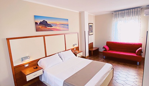 Standard Quadruple Room, 1 Double Bed with Sofa bed