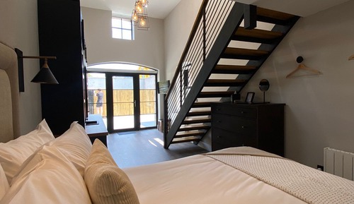 Deluxe Studio Suite