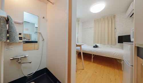 Accommodates one-person, Non Smoking