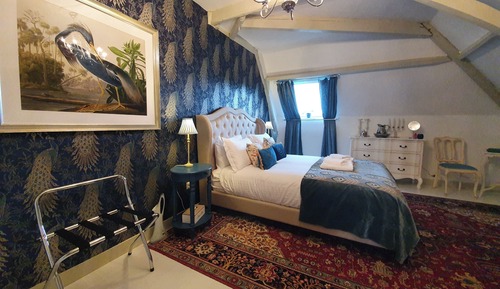 Comfort Room, Vineyard View