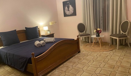 Lilac Room