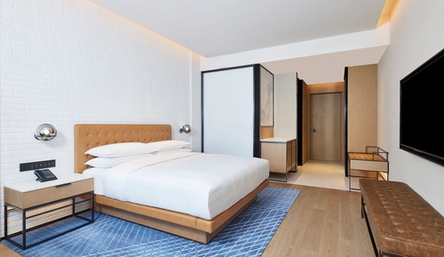 Premier Room, 1 King Bed, City View