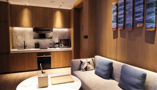 Club Studio Suite, 1 King Bed, City View