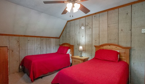 Chalet #14 - 2 Bedrooms Lake View