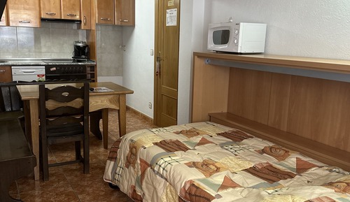 Classic Twin Room, Shared Bathroom (No 7 - 8)