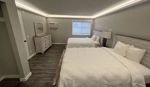 Extended Stay Suite, 4 Queen Beds, Full Kitchen