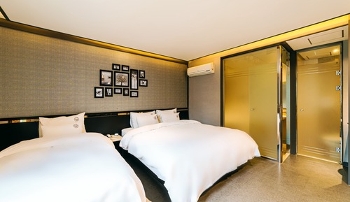 Family Twin Room