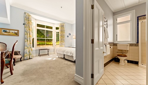 Comfort Single Room, 1 King Bed, Garden View