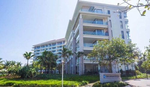 Standard Room, 1 Queen Bed, Kitchen, Poolside