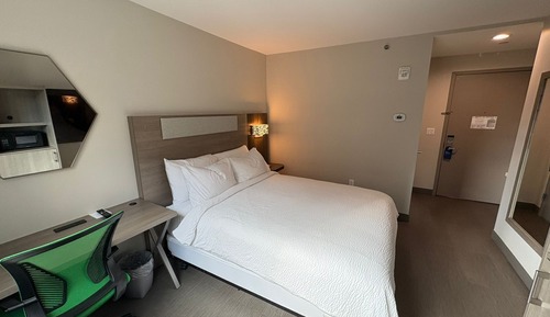 Standard Room, 1 Queen Bed