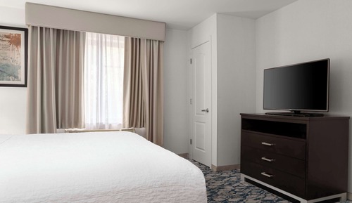 Suite, 1 King Bed, Accessible (Hearing)