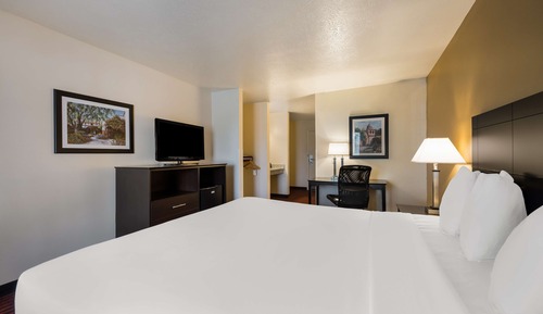 Standard Room, 1 King Bed, Accessible, Non Smoking