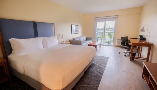 Deluxe Room, 1 King Bed, Balcony, Pool View (Classic King, Balcony)