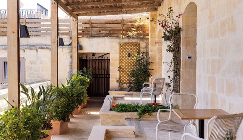 Deluxe Room (Porch)