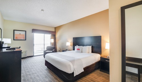 Deluxe Studio Suite, 1 King Bed, Non Smoking