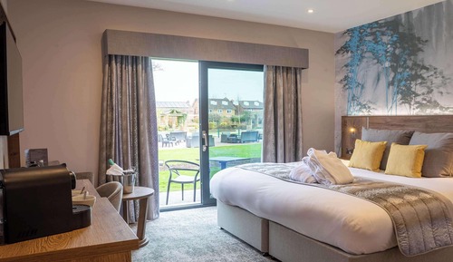 Executive Room, 1 King Bed, Patio, Garden View