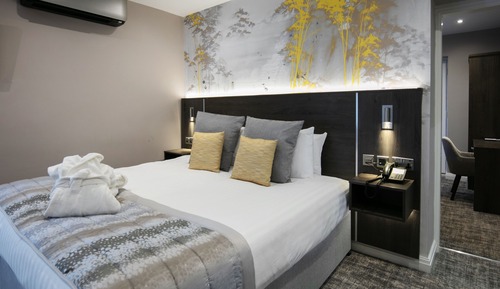 Deluxe Room, Multiple Beds, Non Smoking, Connecting Rooms