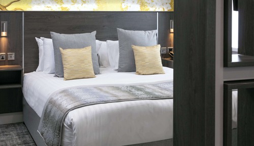 Suite, 1 King Bed, Non Smoking (with Sofabed)