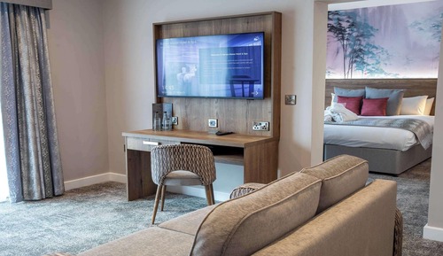 Suite, 1 King Bed, Balcony, Garden View