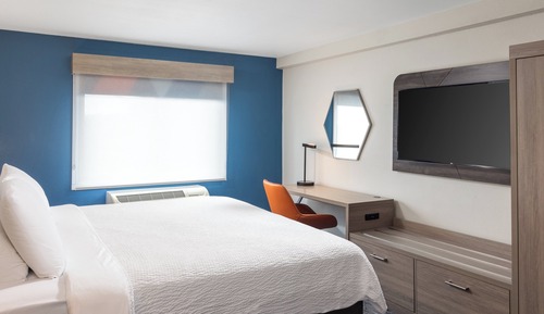 Standard Room, 1 Queen Bed