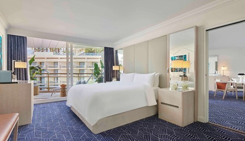 Garden Suite, garden view, 1 kingsize bed or two double beds.