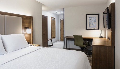 Standard Room, 1 Queen Bed