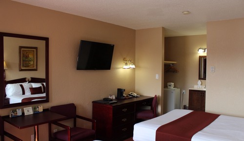 Deluxe Room, 2 Queen Beds, Non Smoking, Refrigerator & Microwave