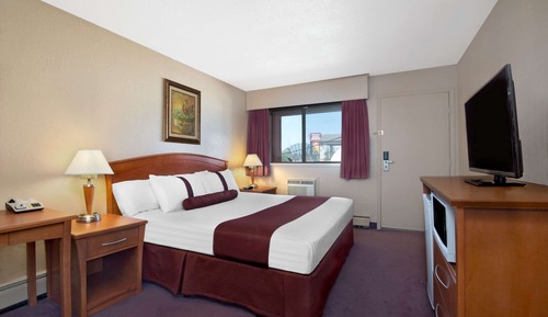 Efficiency, Room, 1 Queen Bed, Smoking