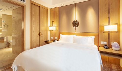 Suite, 1 King Bed, Non Smoking (Lounge Access)