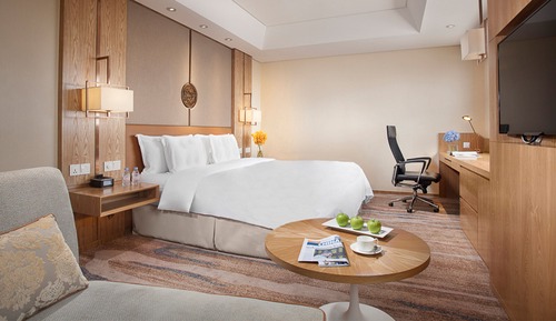 Premium Room, 1 King Bed, Non Smoking (Lounge Access)