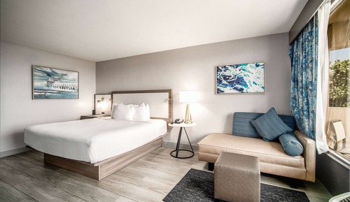 Room, 1 King Bed, Non Smoking, Balcony (Partial Ocean/Pool View)